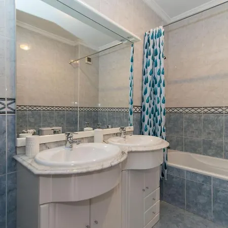 T1 Wifi, Balcony With Bbq, Air Con 8min Walk From The Marginal Of *